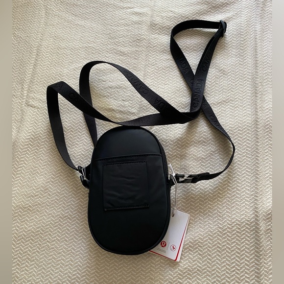 lululemon athletica Handbags - Brand new with tag Lululemon Future legacy Cross body bag